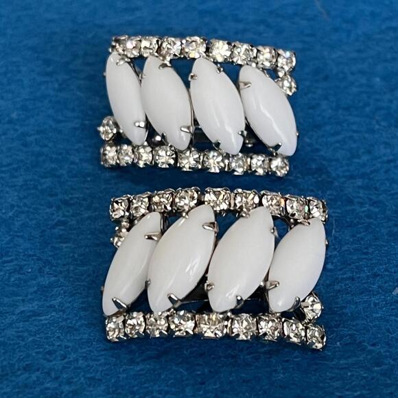 Stunning Kramer Silvertone Marquise Shaped Milk Glass Bracelet and Earring Set - Picture 4 of 9